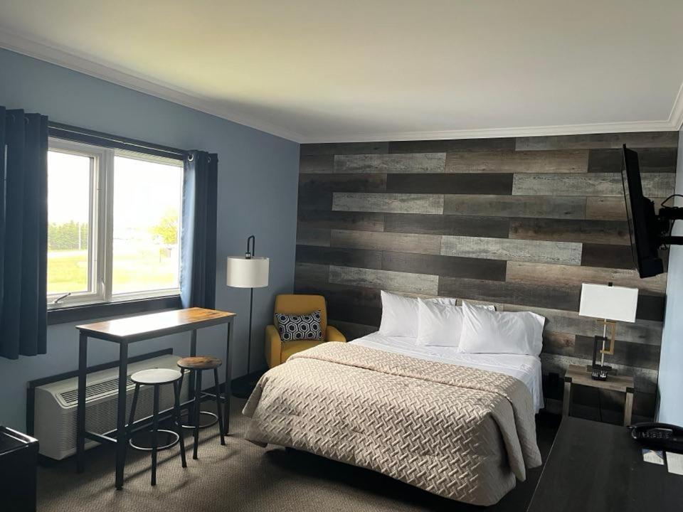 Acadian Hotel Stephenville Bagian luar foto
