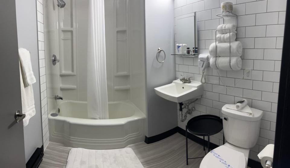 Acadian Hotel Stephenville Bagian luar foto